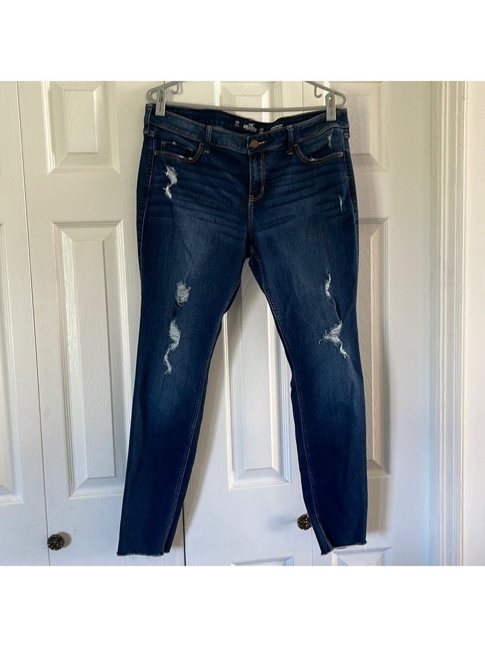 Hollister LR Super Skinny Distressed Jeans Size 33/30🥰🥰
